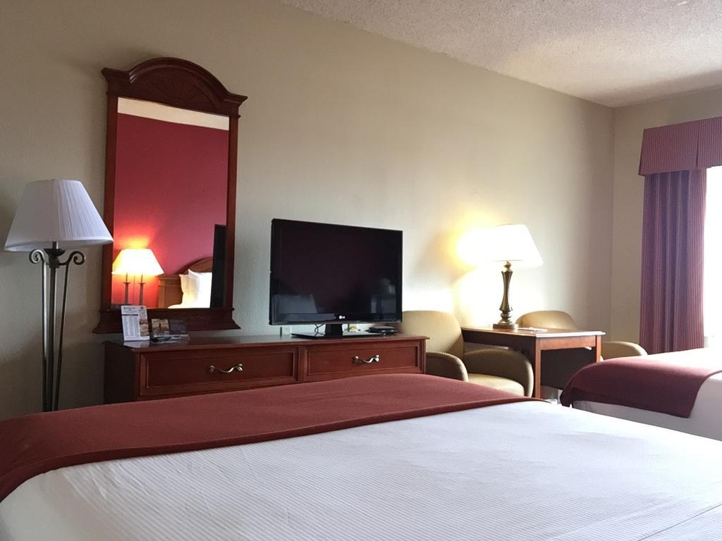 Baymont Inn & Suites By Wyndham Холбрук Екстериор снимка
