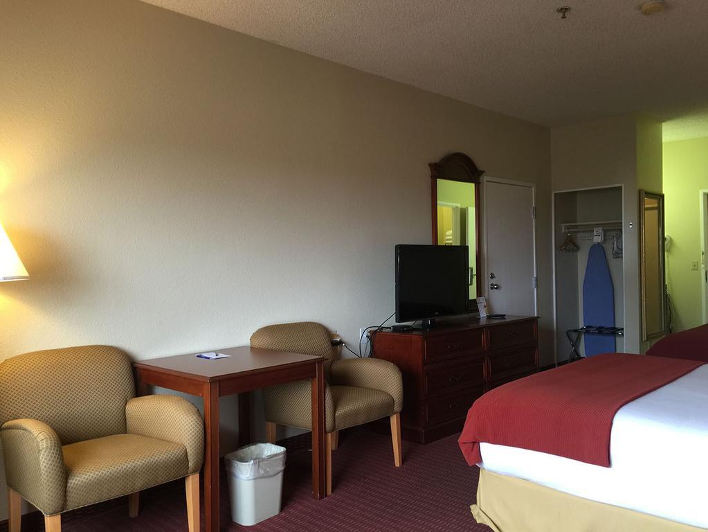 Baymont Inn & Suites By Wyndham Холбрук Екстериор снимка
